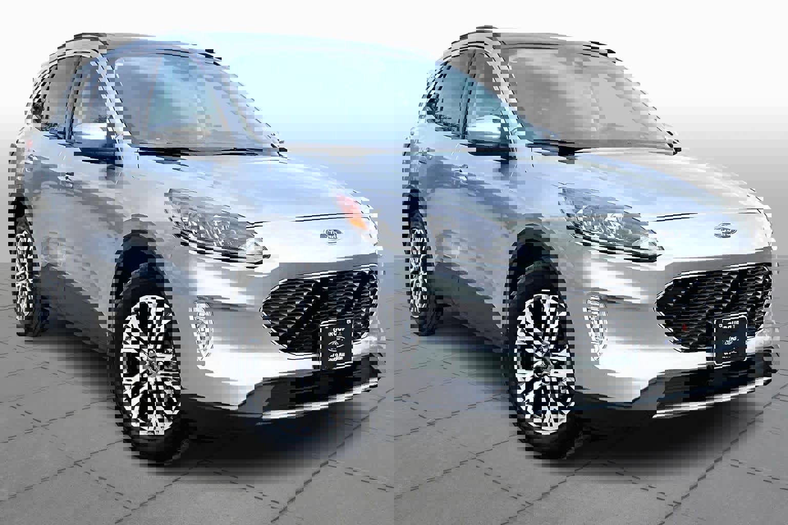 Used 2022 Ford Escape SEL image 2