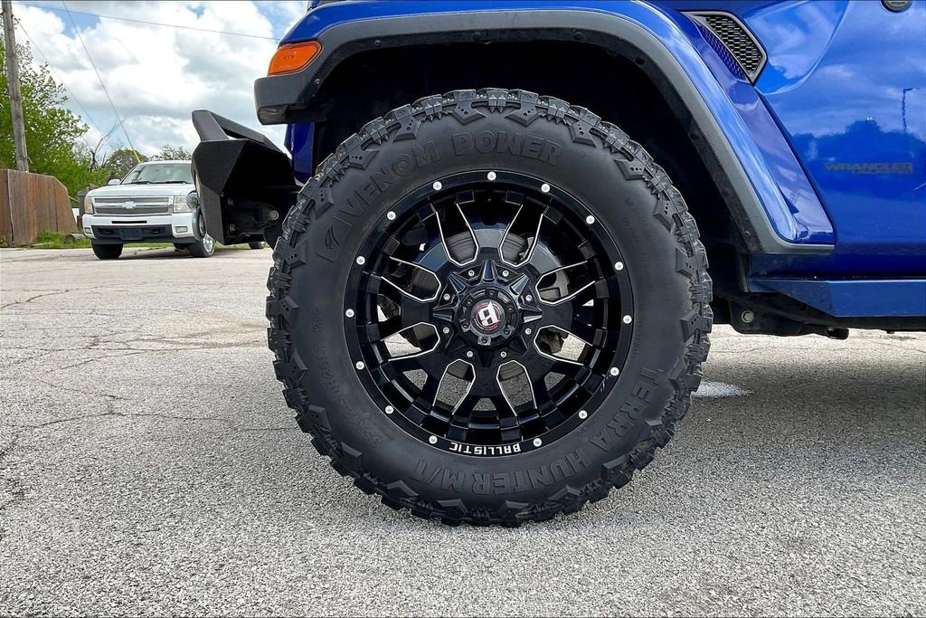 Used 2018 Jeep Wrangler Unlimited Sahara AWD/4WD image 8