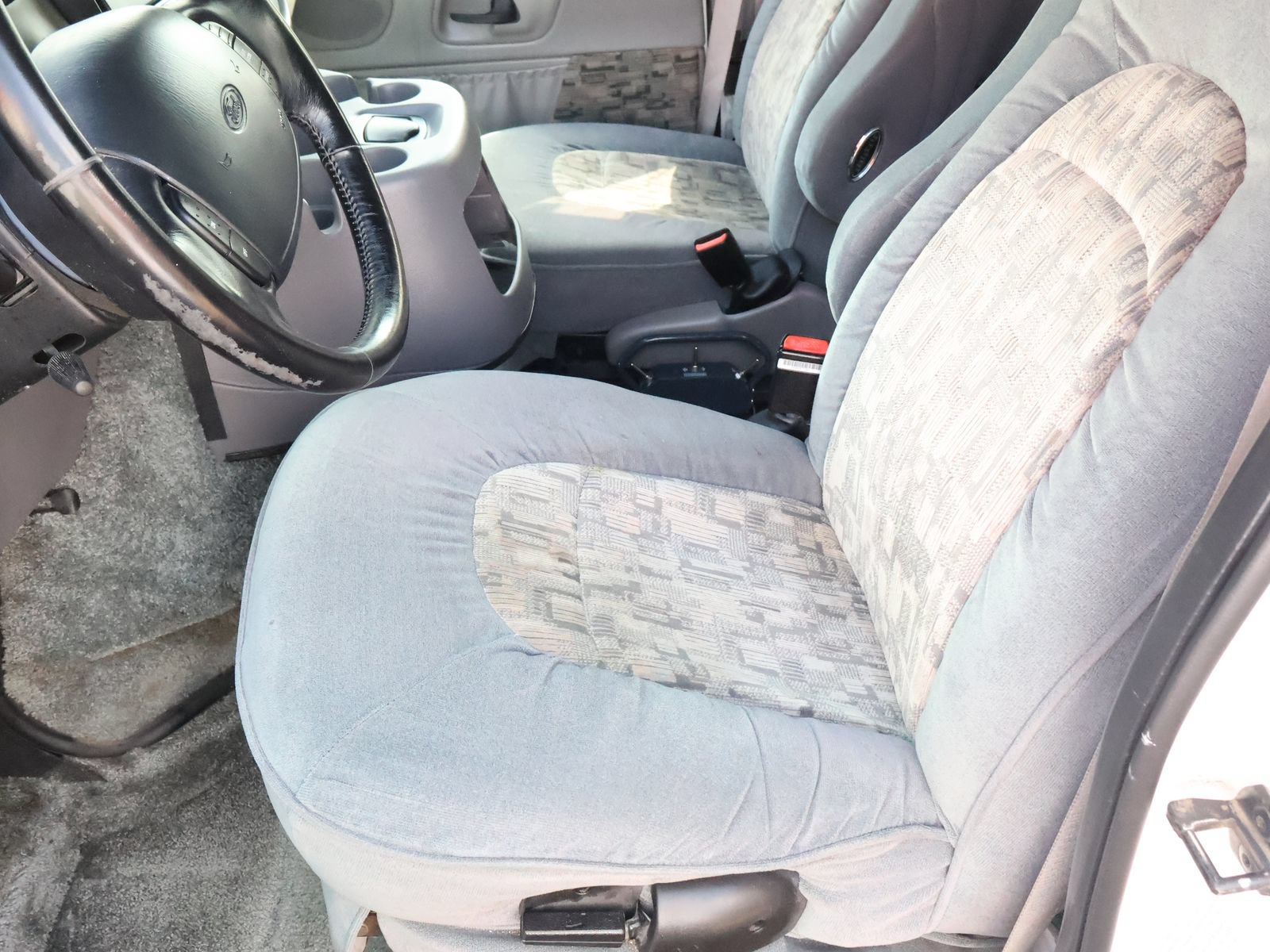 Used 2000 Ford E-150 and Econoline 150 RWD image 26
