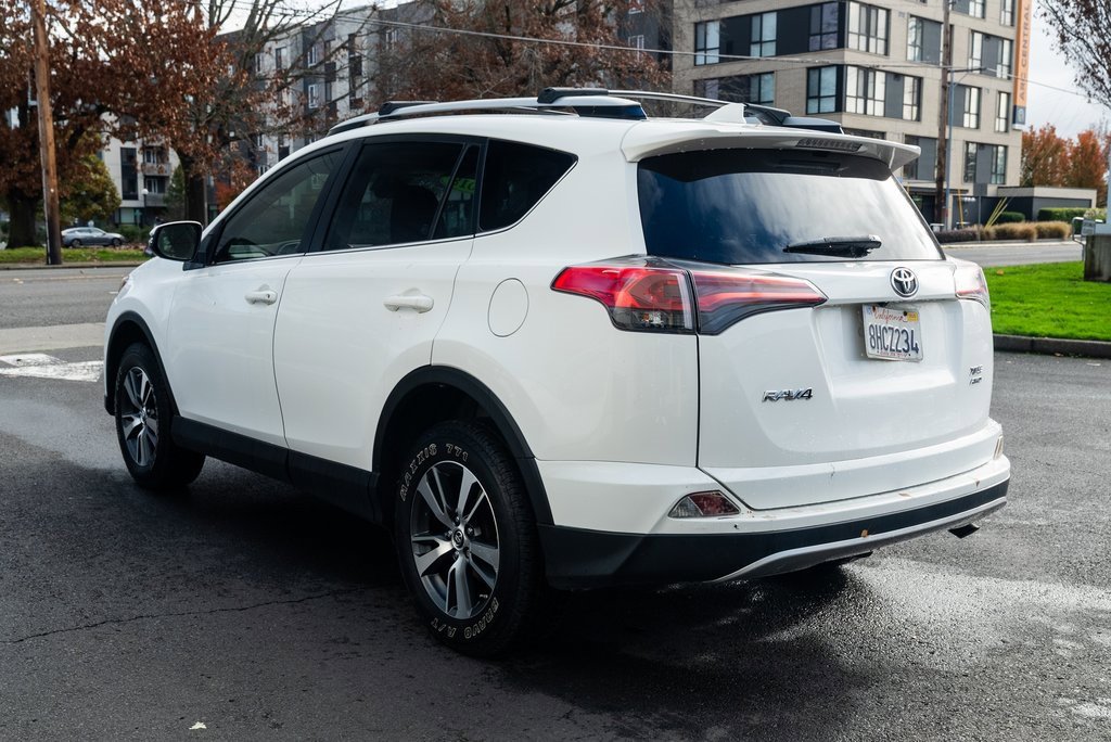 Used 2018 Toyota RAV4 XLE image 4