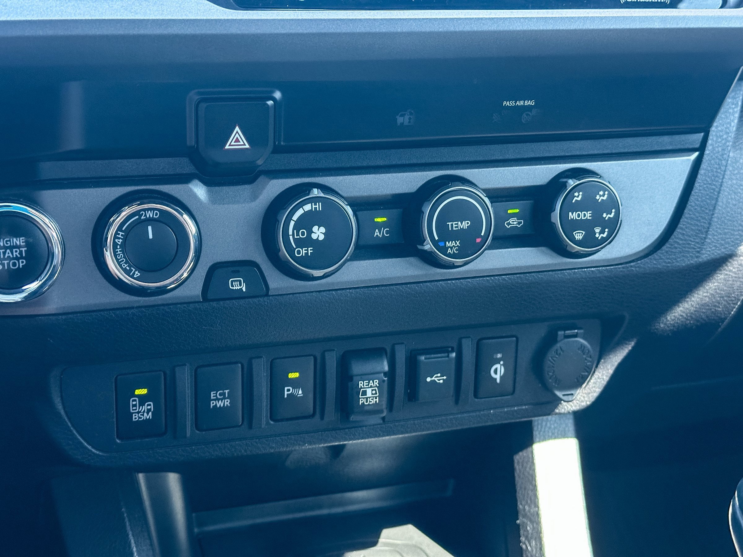 Used 2020 Toyota Tacoma TRD Off-Road w/ Technology Package image 33