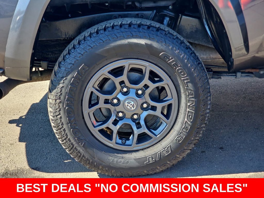 Used 2017 Toyota Tacoma SR5 w/ Tow Package RWD image 36