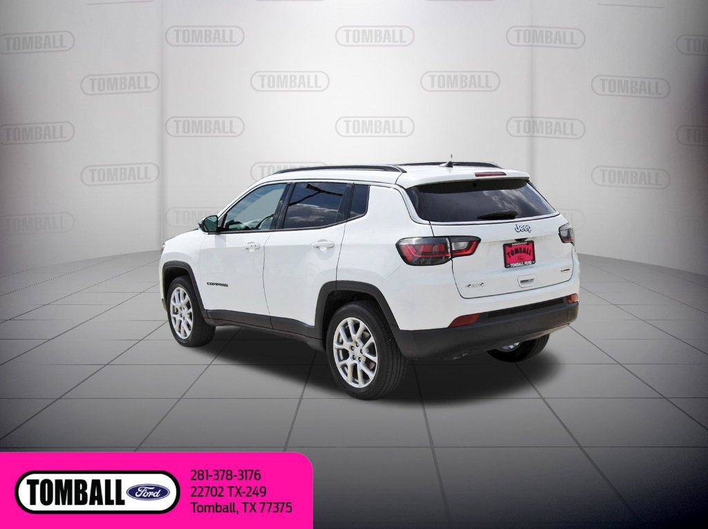 Used 2024 Jeep Compass Latitude w/ Sun and Sound Group AWD/4WD image 6