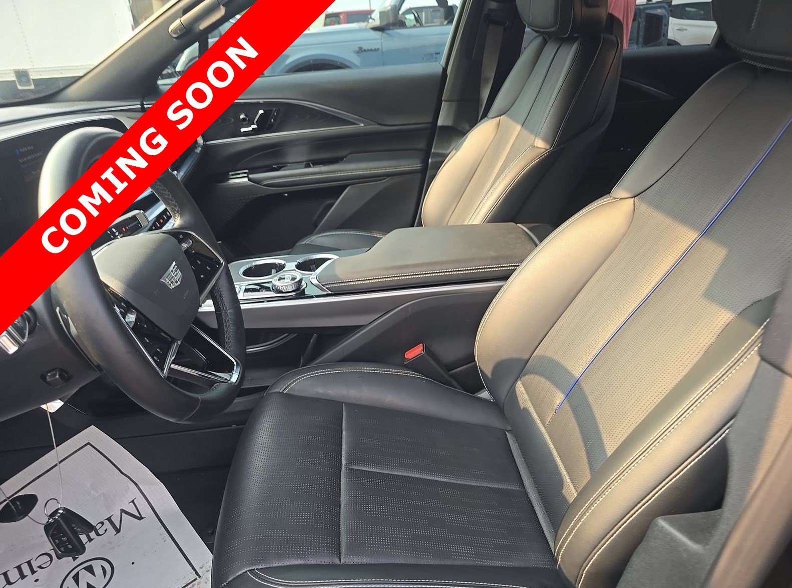 Used 2024 Cadillac Lyriq Luxury AWD/4WD image 6
