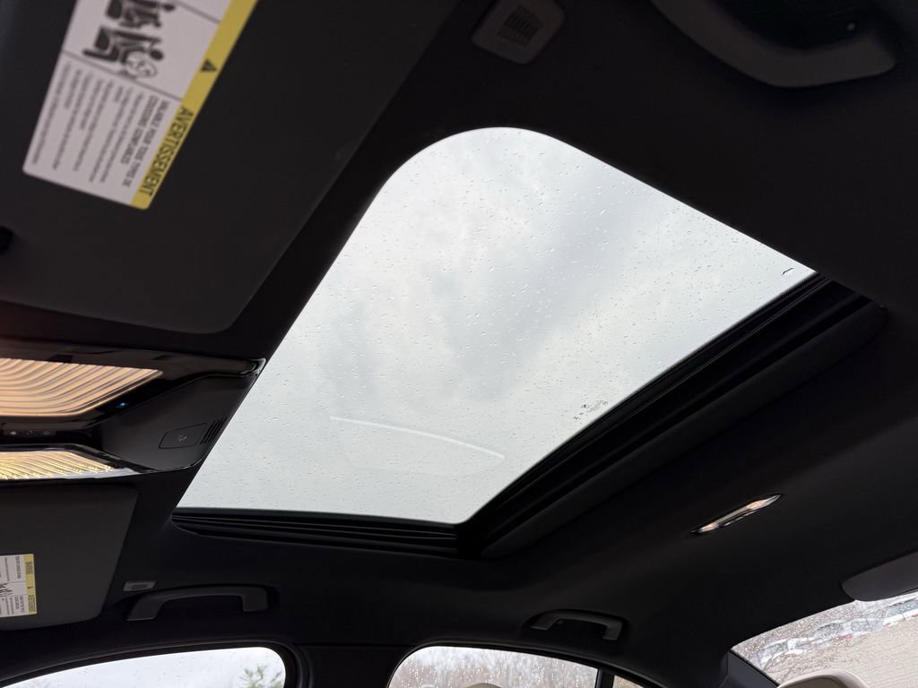 Used 2025 BMW 330i xDrive Sedan w/ Convenience Package image 10