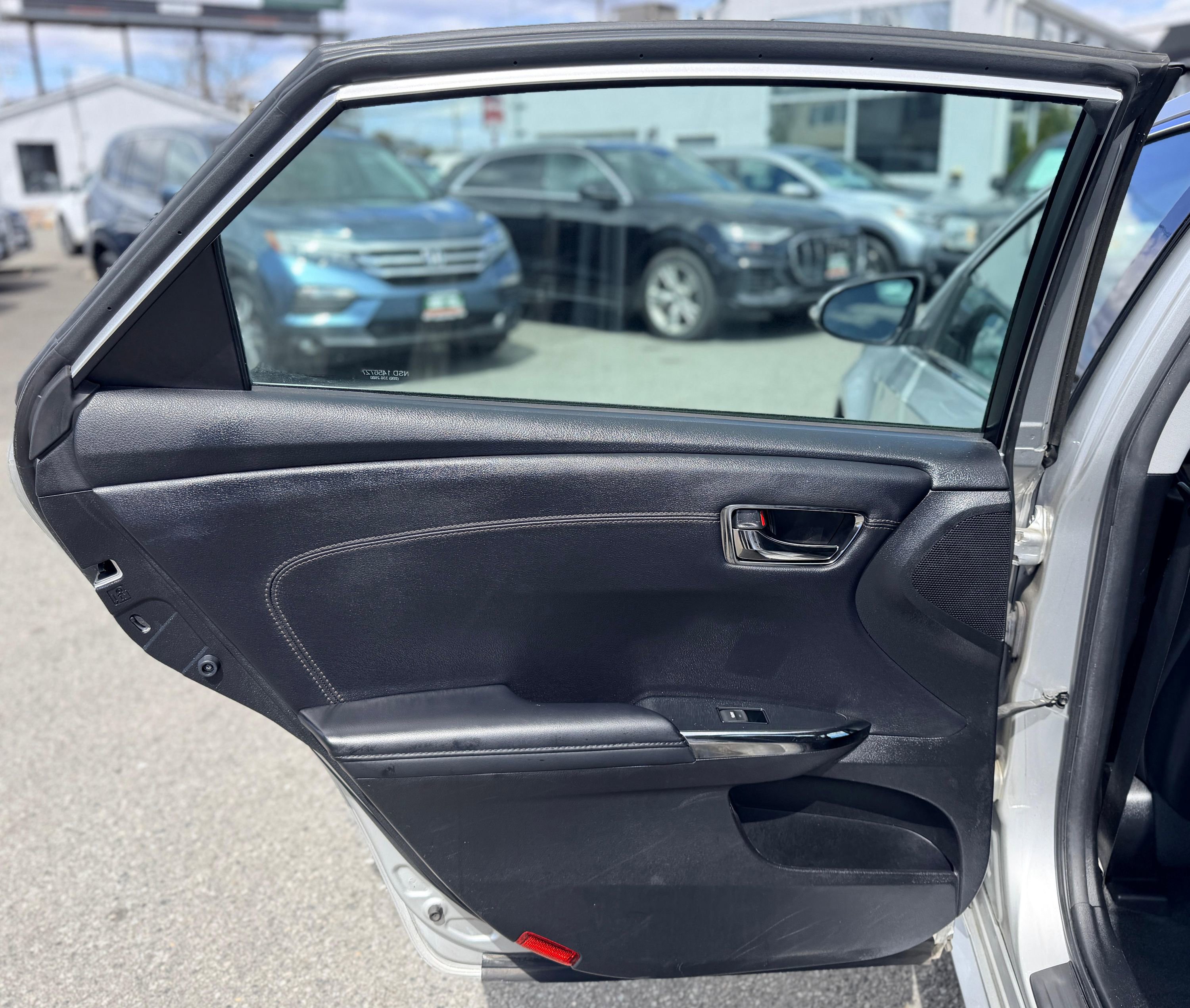 Used 2014 Toyota Avalon XLE Premium FWD image 23