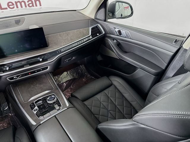 Used 2024 BMW X7 xDrive40i w/ Premium Package image 25