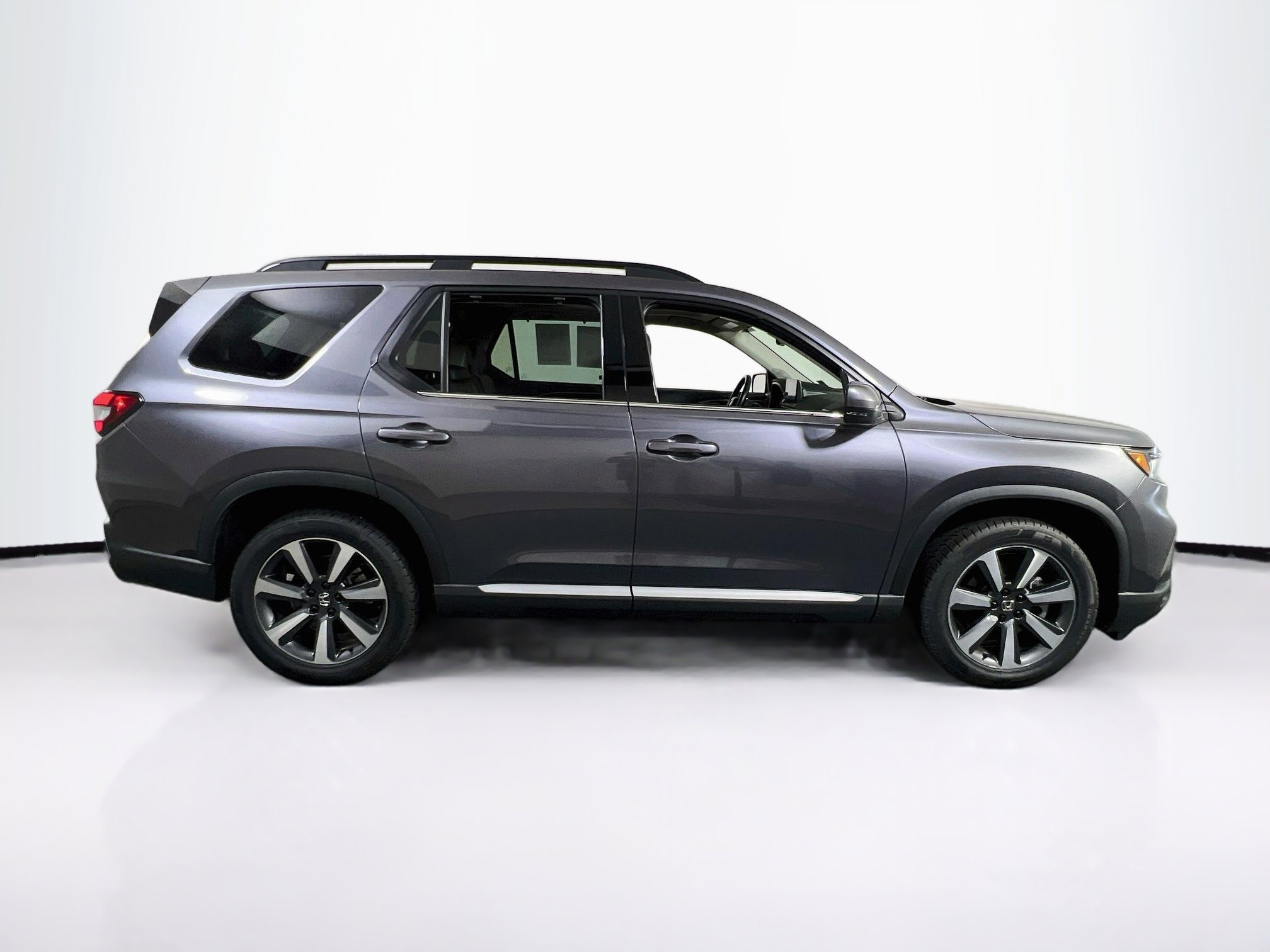 Used 2023 Honda Pilot Touring image 4