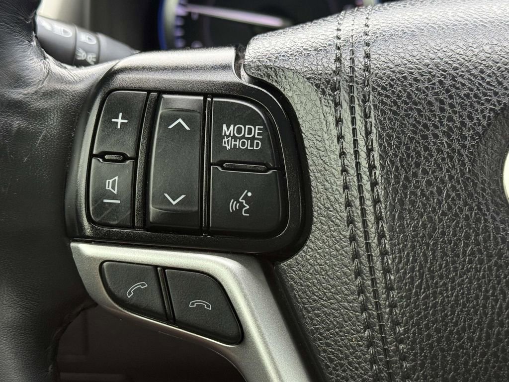 Used 2019 Toyota Highlander Limited Platinum image 21