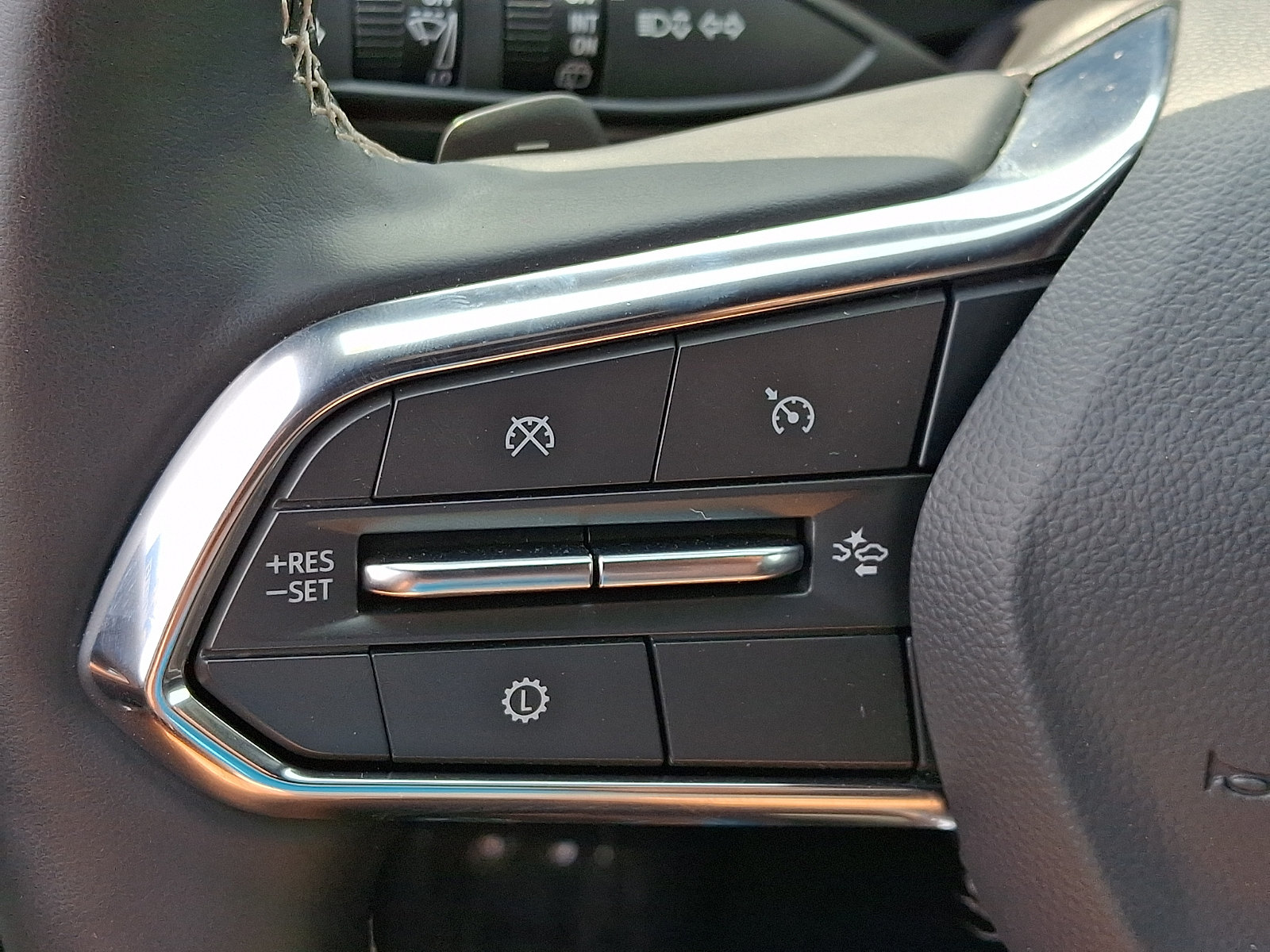 Used 2025 Chevrolet Traverse LT AWD/4WD image 24