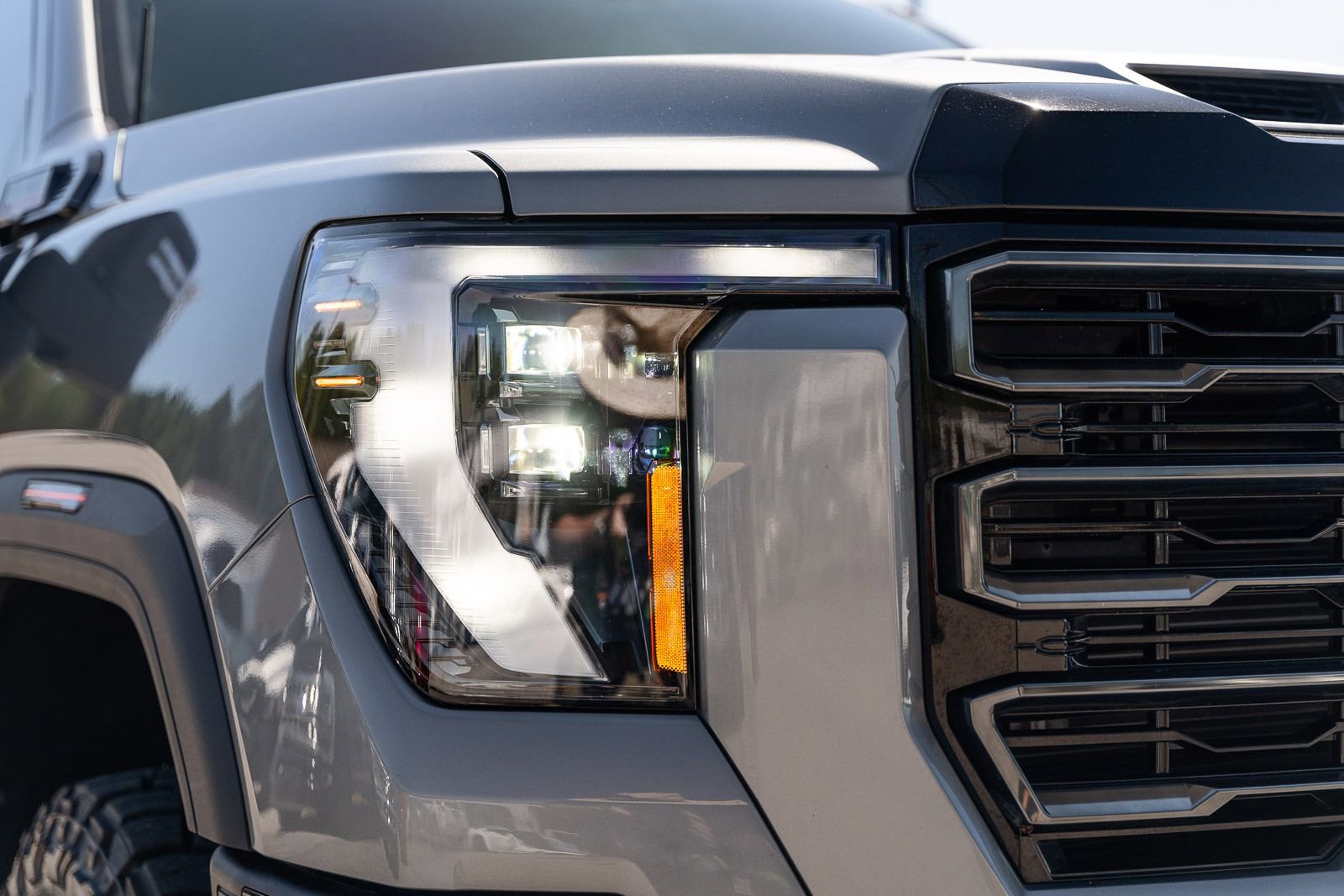 Used 2024 GMC Sierra 2500 AT4 w/ AT4 Premium Plus Package AWD/4WD image 11