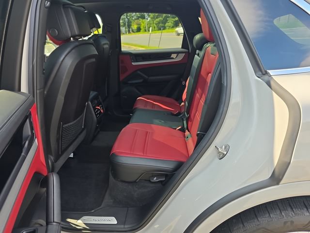 Used 2024 Porsche Cayenne AWD/4WD image 22