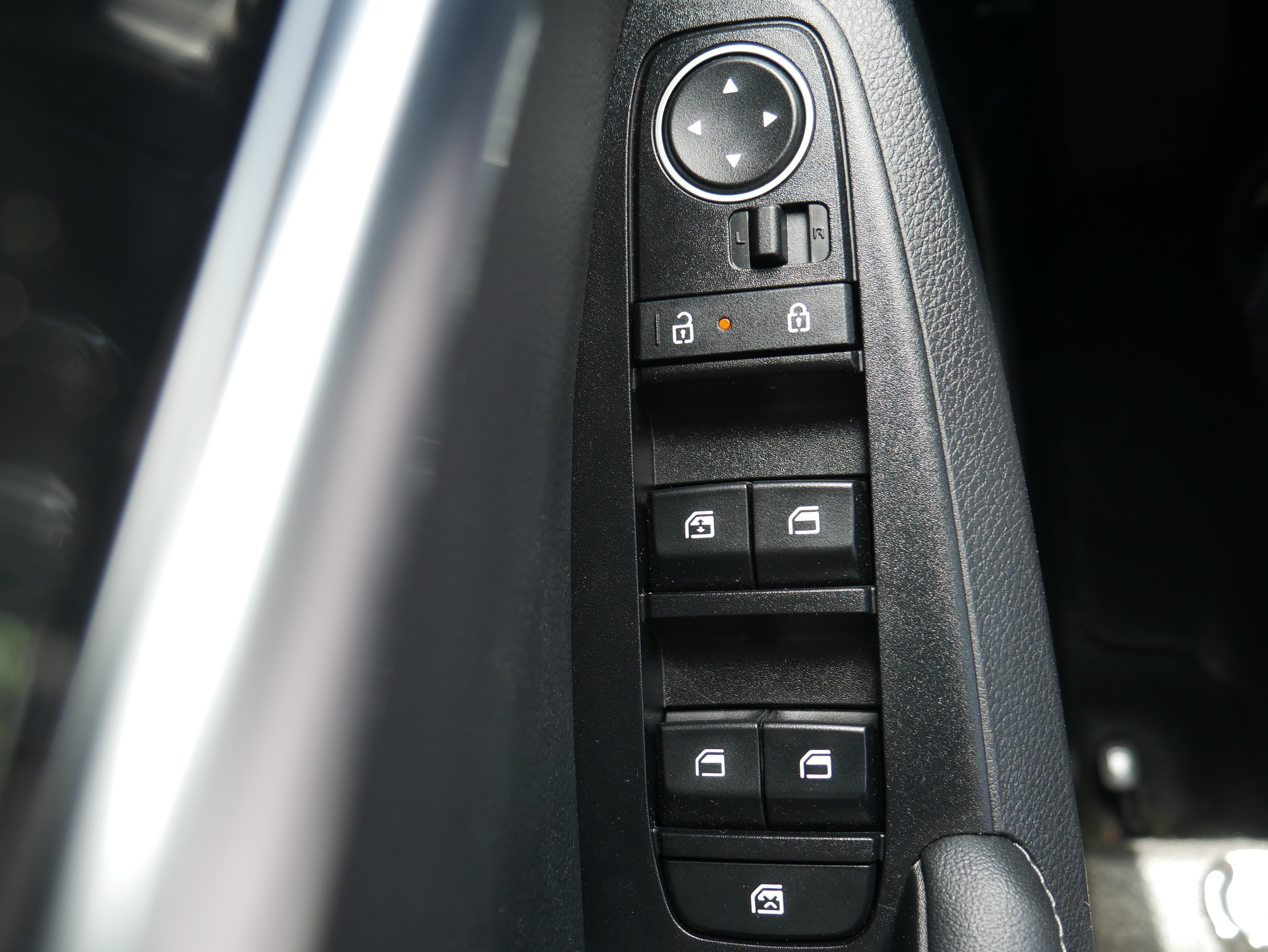 Certified 2025 Kia Seltos X-Line AWD/4WD image 29