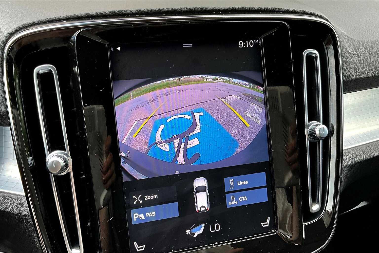 Certified 2022 Volvo XC40 T5 Momentum image 28