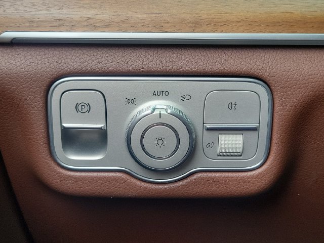 Used 2025 Mercedes-Benz GLS 450 4MATIC image 23
