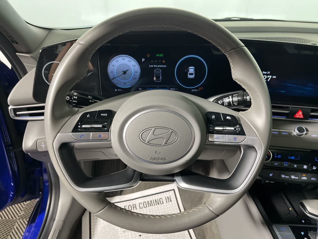 Used 2025 Hyundai Elantra SEL FWD image 16