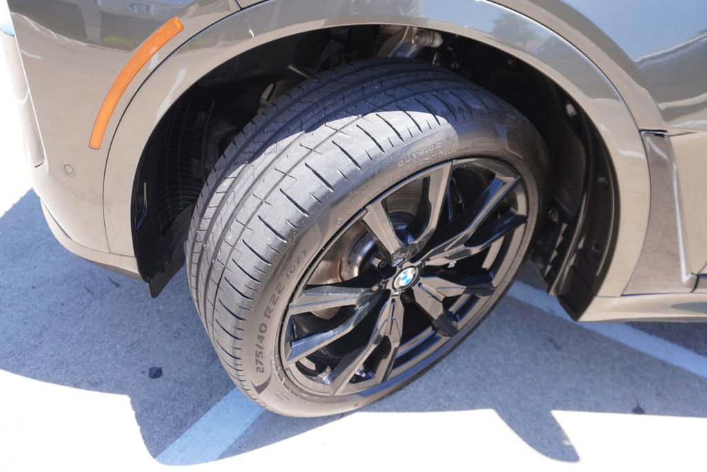 Used 2025 BMW X7 xDrive40i w/ M Sport Package AWD/4WD image 34