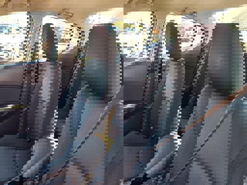 Used 2015 MAZDA MAZDA3 i SV image 24