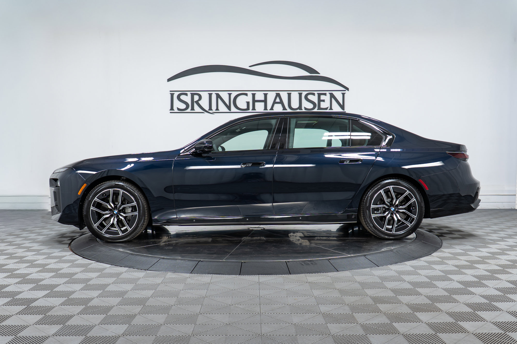Used 2025 BMW 760i xDrive w/ Executive Package image 8