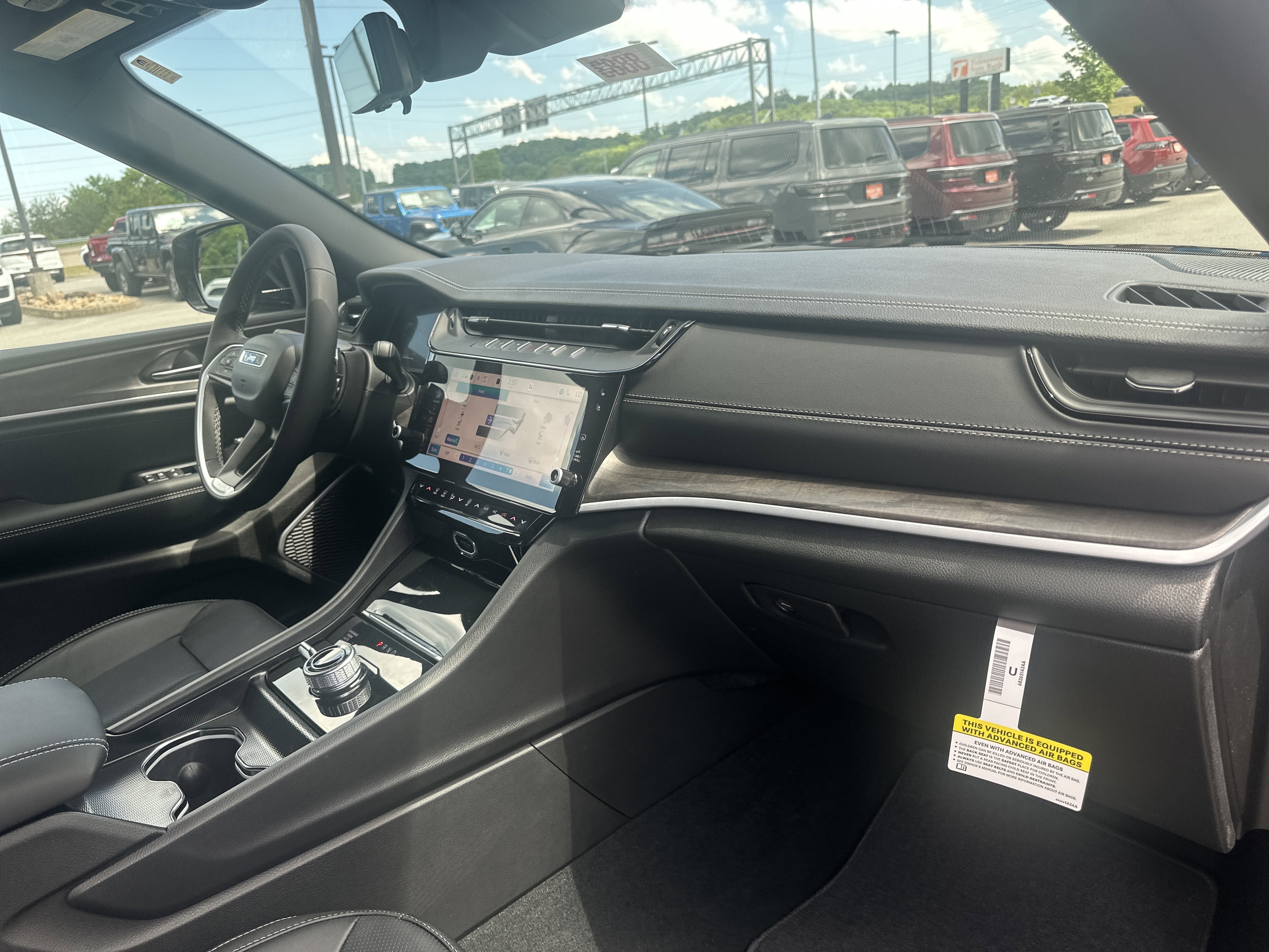 New 2026 Jeep Grand Cherokee L Limited AWD/4WD image 29