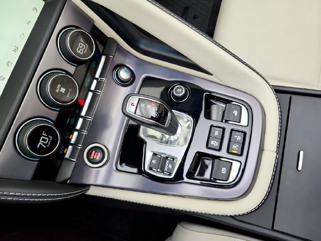 Certified 2024 Jaguar F-TYPE R AWD/4WD image 35