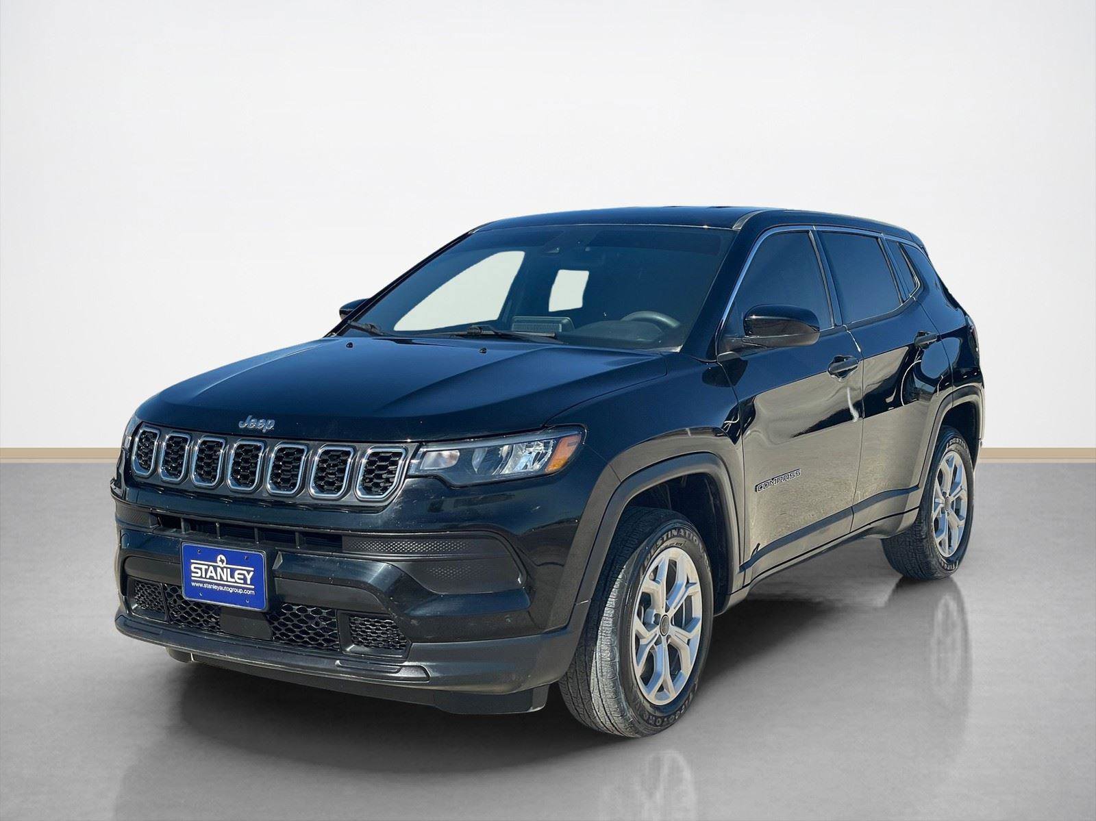 Used 2025 Jeep Compass Sport image 3