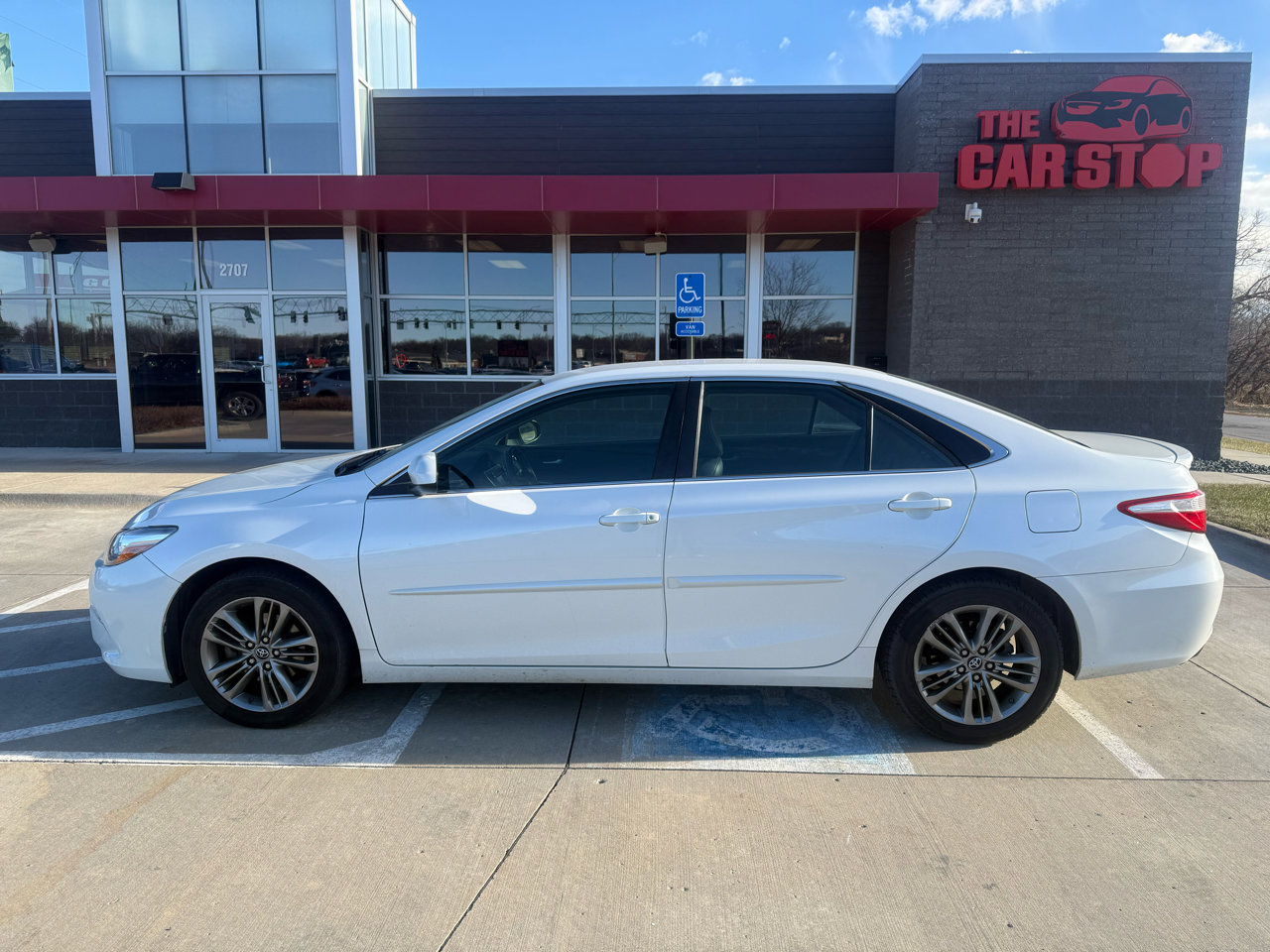Used 2017 Toyota Camry XLE image 1