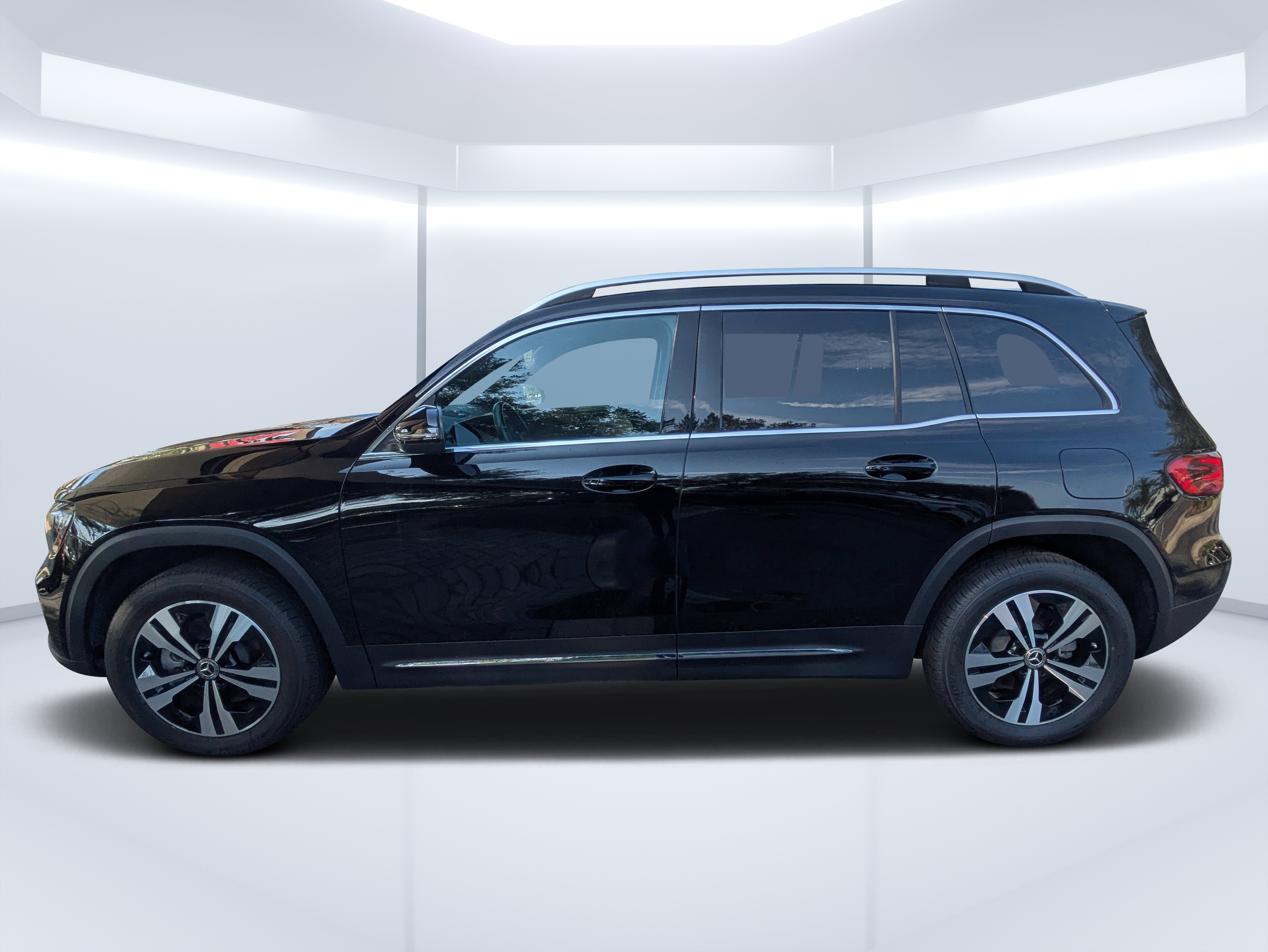 Certified 2025 Mercedes-Benz GLB 250 image 6