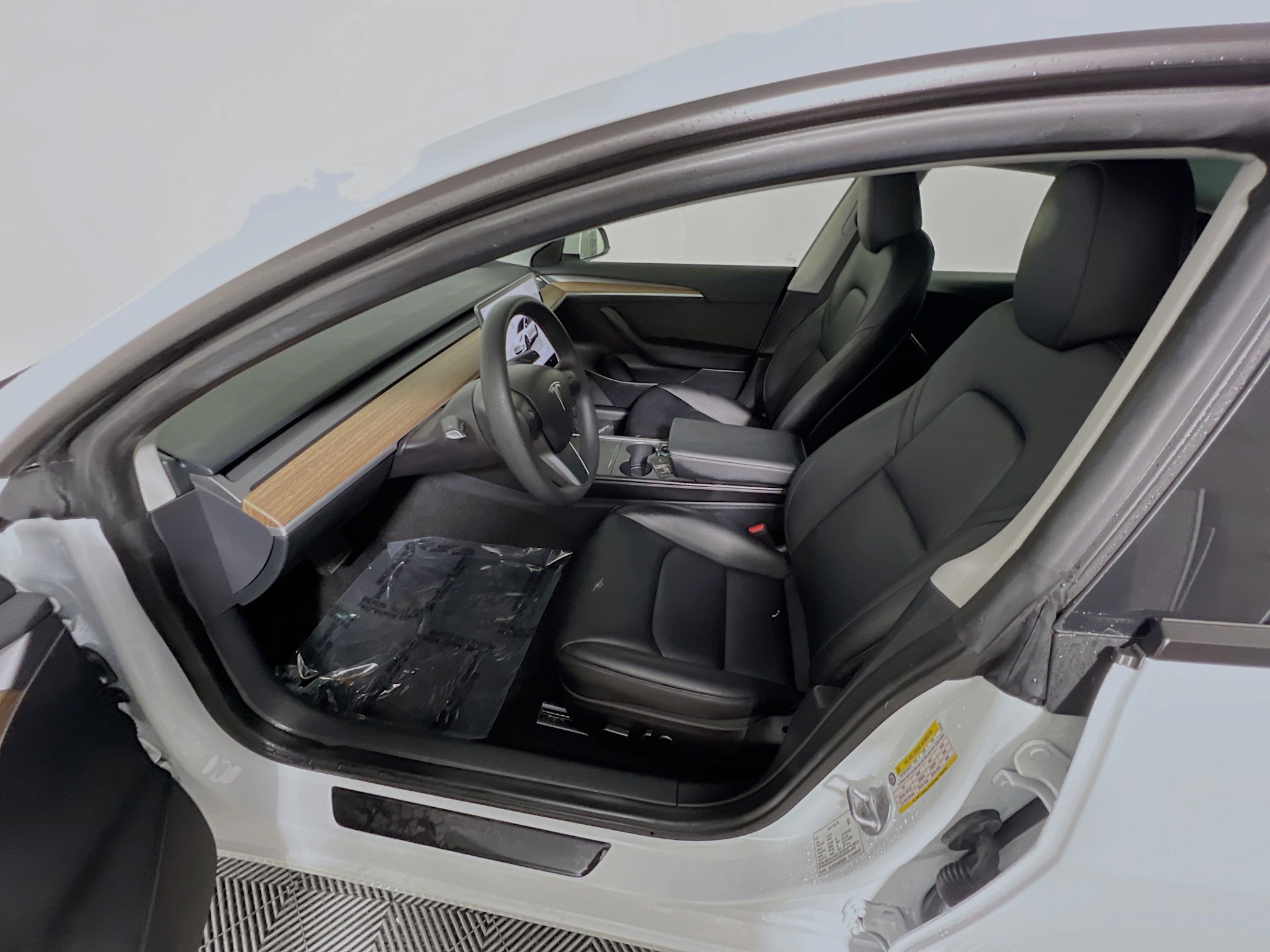 Used 2023 Tesla Model 3 Standard Range image 15