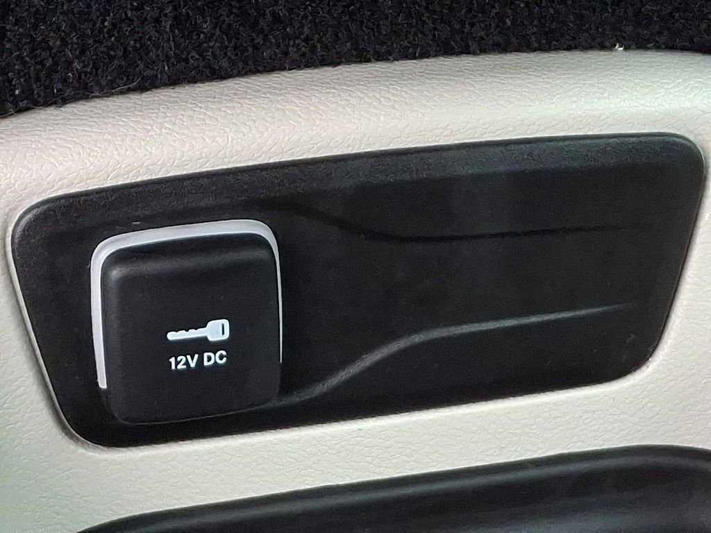Used 2024 Chrysler Voyager LX image 25