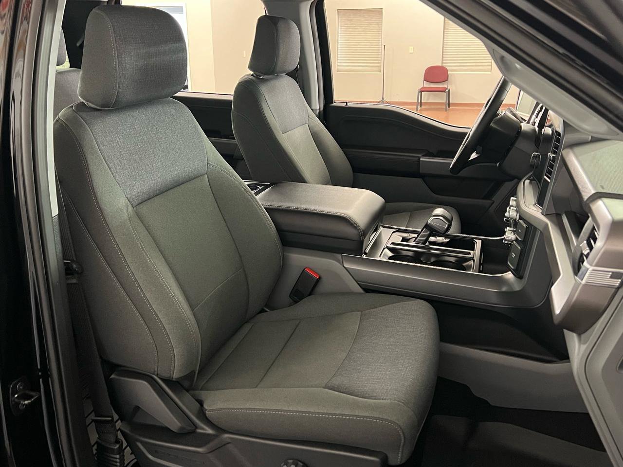 Used 2025 Ford F150 Lightning XLT image 35