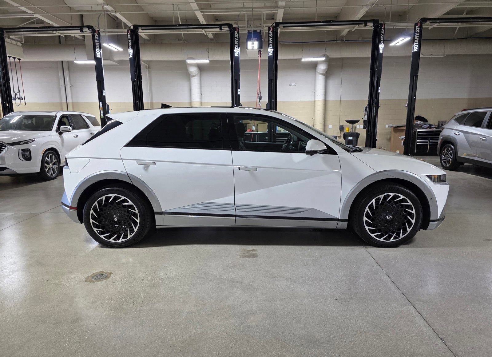 Used 2024 Hyundai Ioniq 5 Limited AWD/4WD image 8