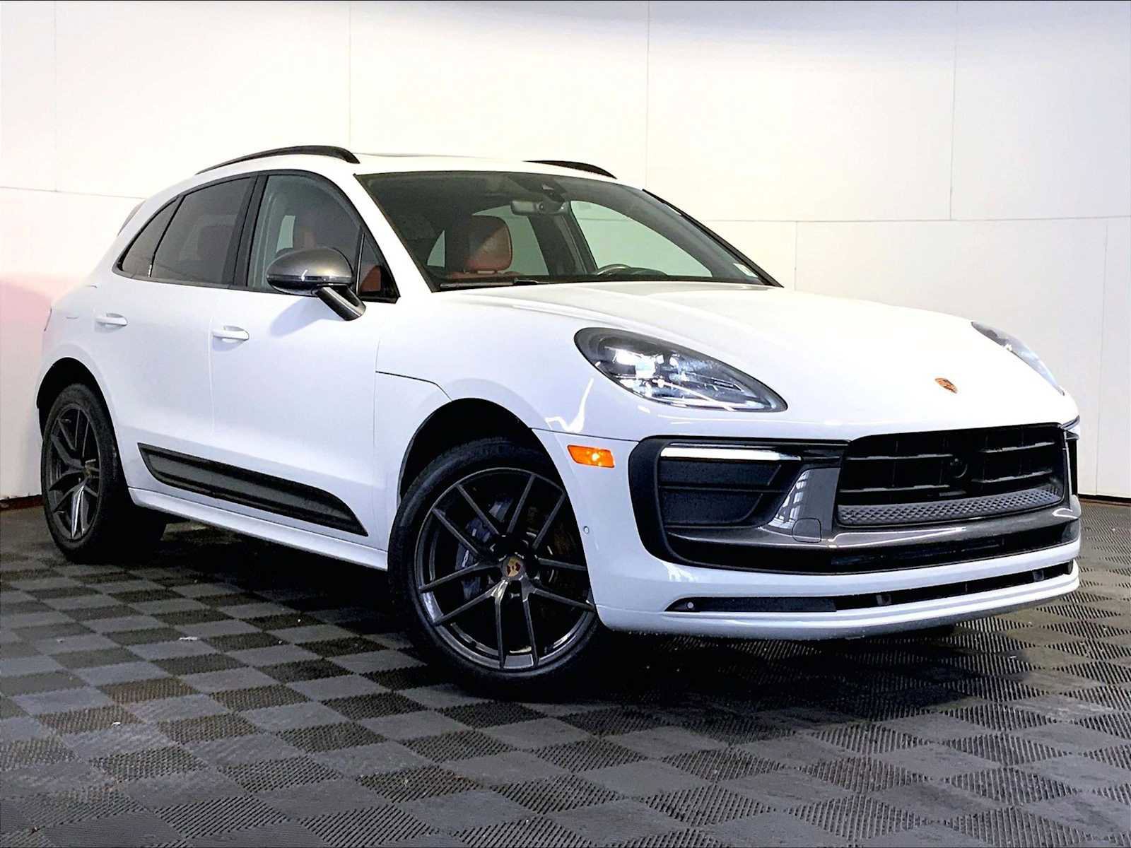 Certified 2023 Porsche Macan Turbo image 9