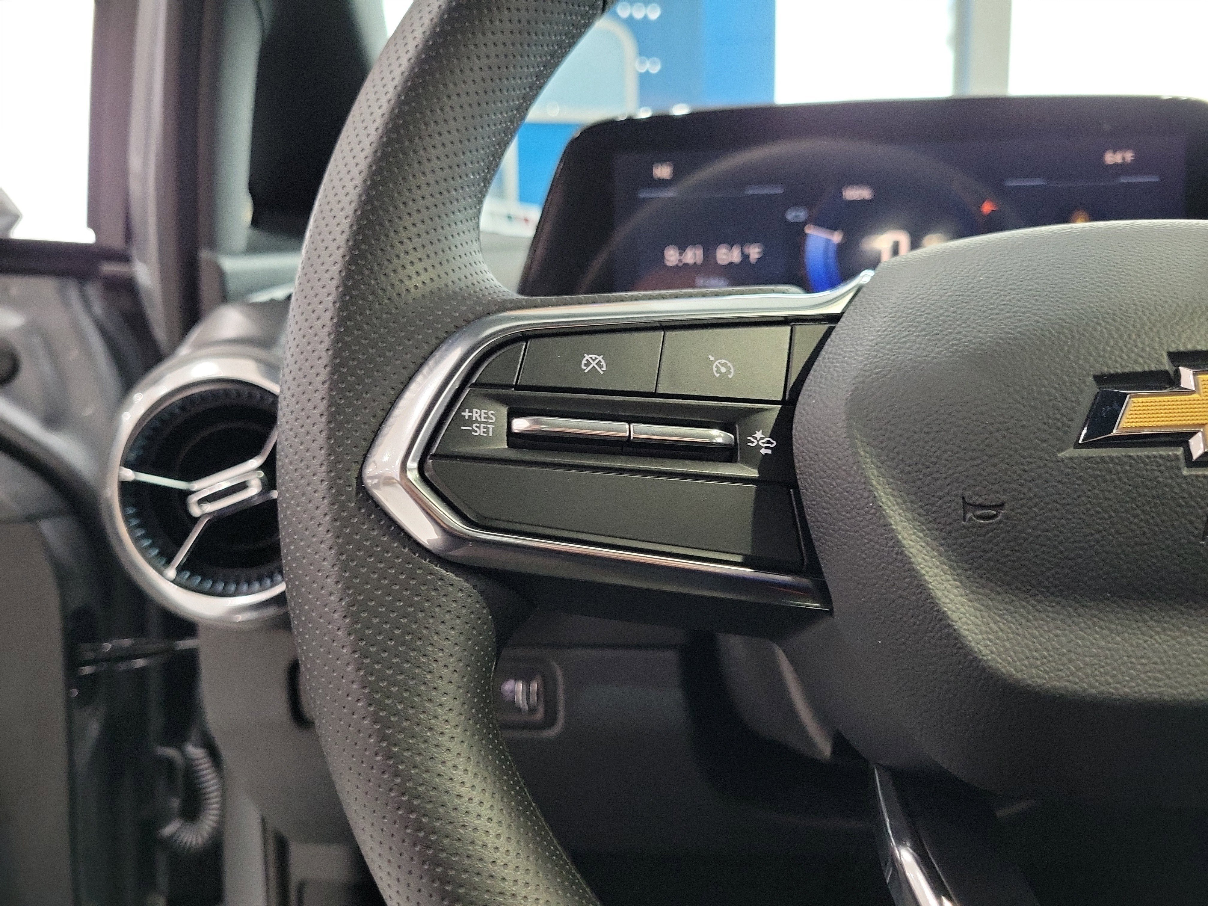 New 2026 Chevrolet Equinox EV LT FWD image 23