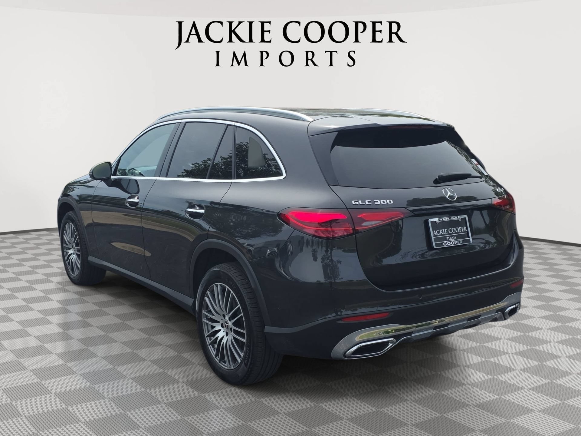 Used 2025 Mercedes-Benz GLC 300 4MATIC image 7