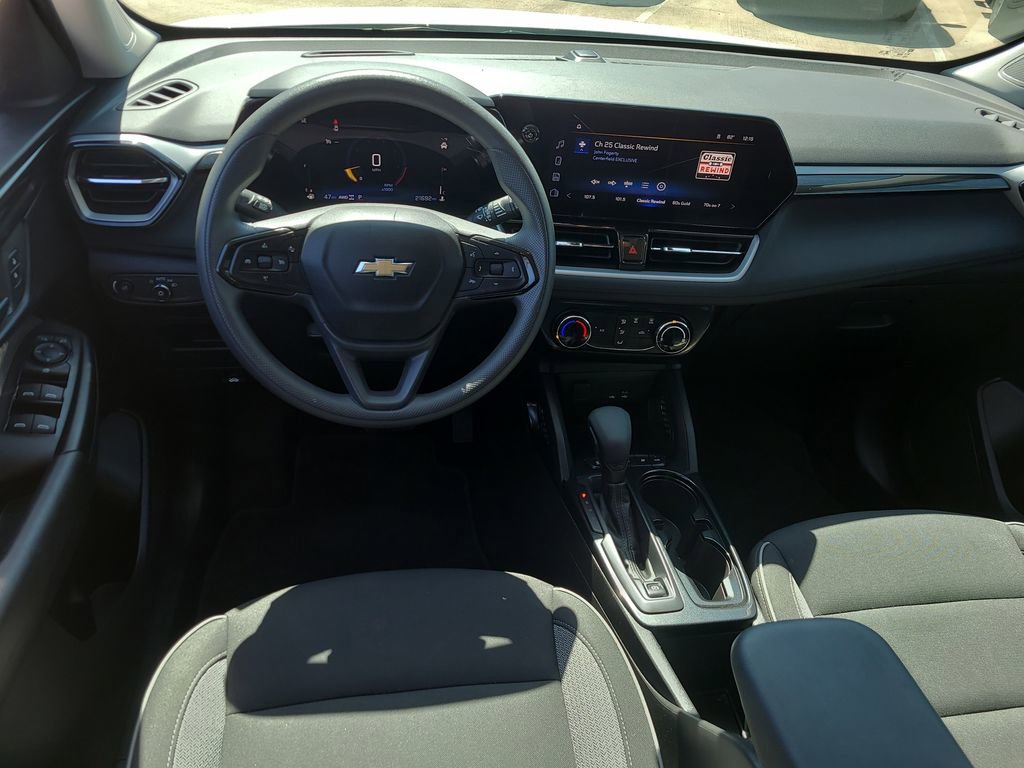 Used 2025 Chevrolet TrailBlazer LT AWD/4WD image 12