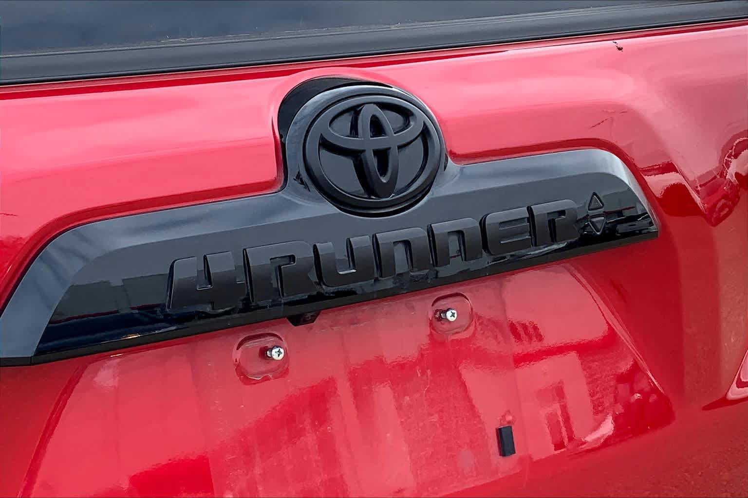 Certified 2021 Toyota 4Runner Venture w/ Moonroof Package AWD/4WD image 31