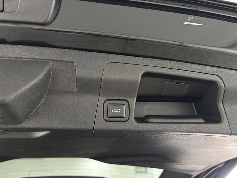 Used 2022 GMC Acadia SLE image 28