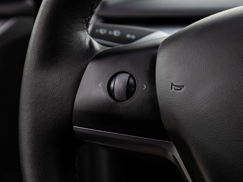 Used 2023 Tesla Model Y Long Range image 19