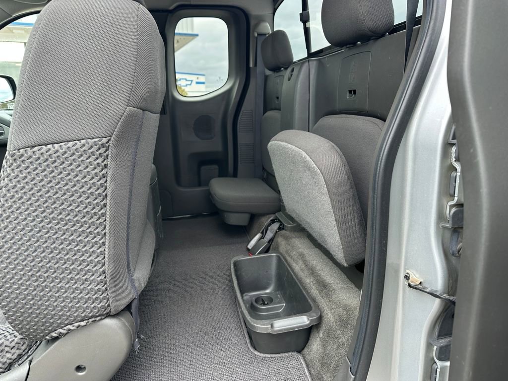 Used 2018 Nissan Frontier SV image 11