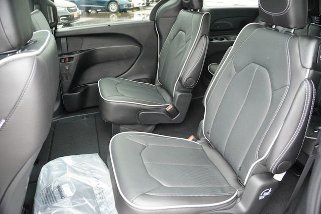 New 2026 Chrysler Pacifica Limited w/ S Appearance Package image 11
