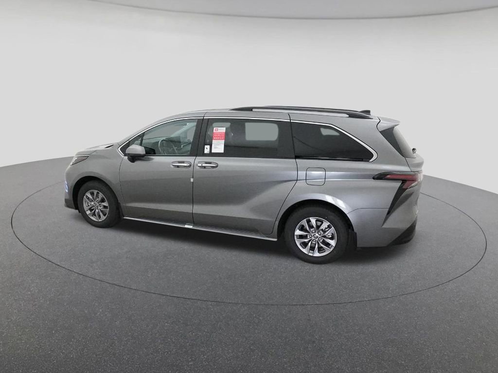 New 2026 Toyota Sienna XLE image 4