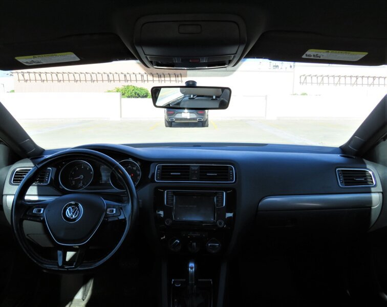 Used 2018 Volkswagen Jetta SE FWD image 9
