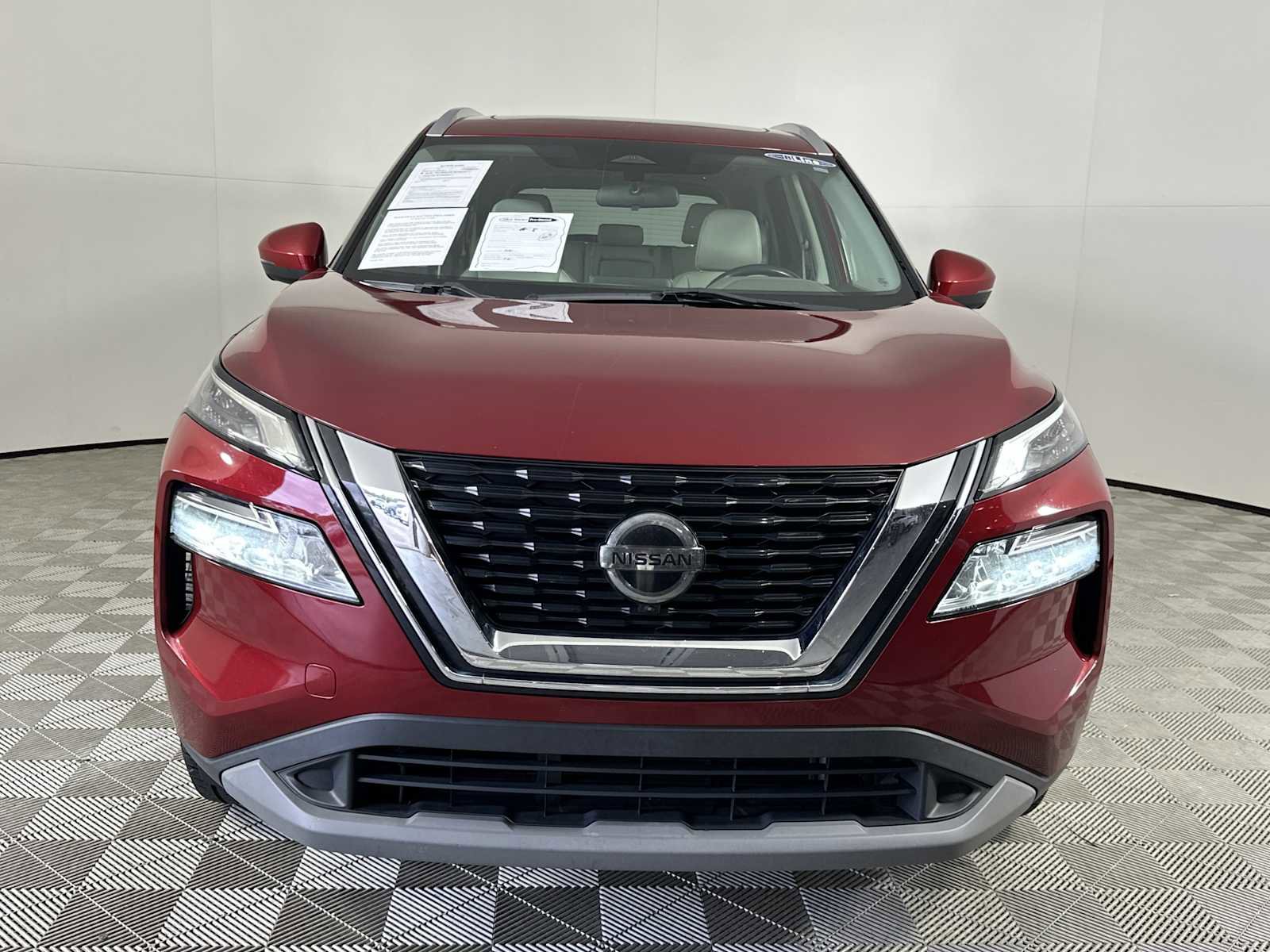 Used 2021 Nissan Rogue SV w/ Premium Package FWD image 3