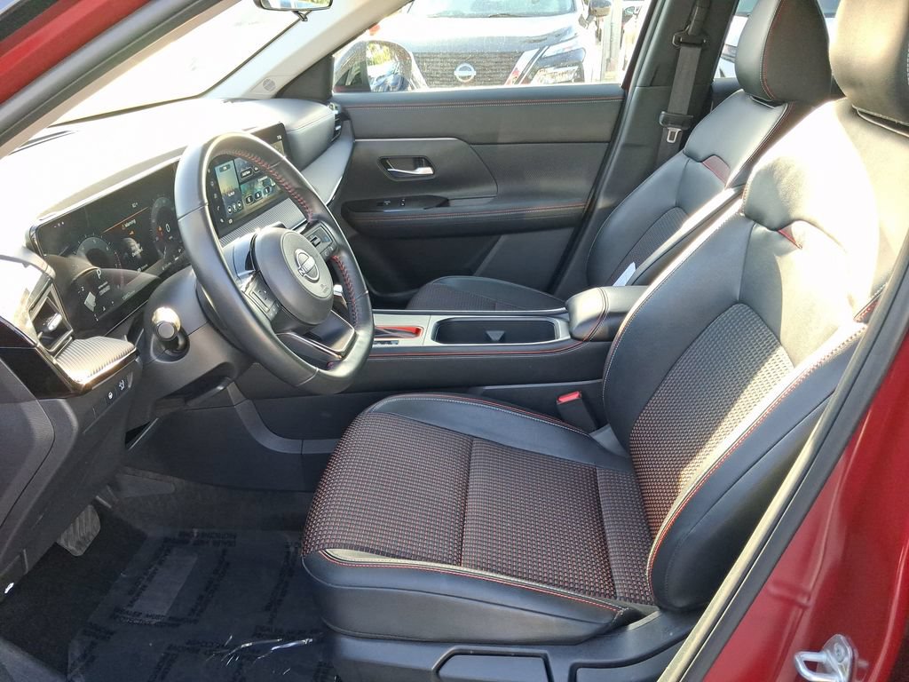 Certified 2025 Nissan Kicks SR FWD image 14