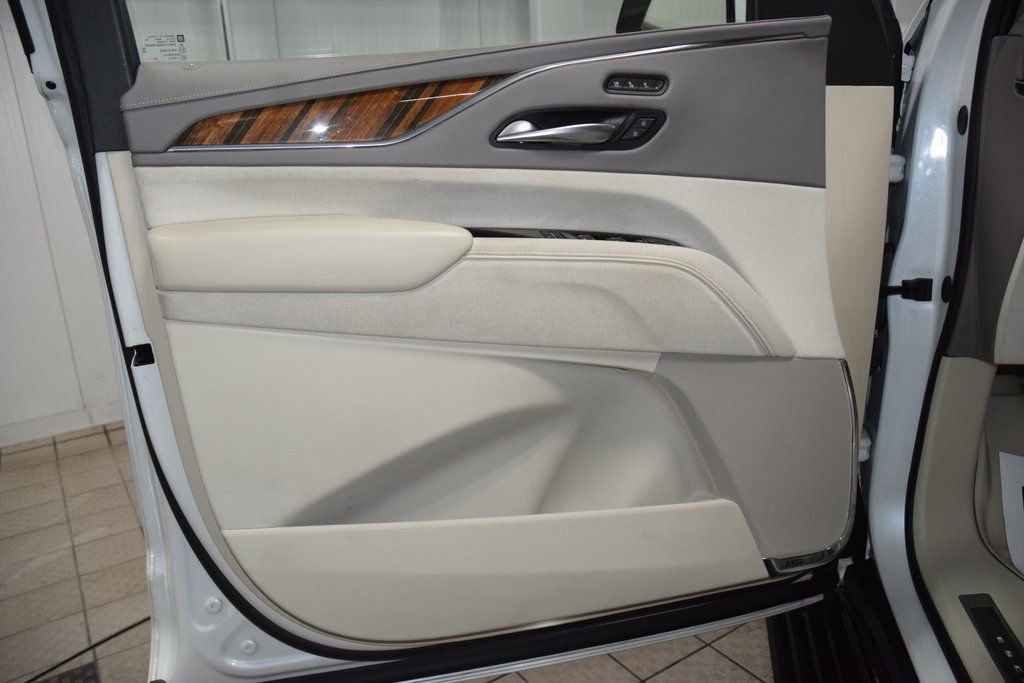 Used 2023 Cadillac Escalade ESV Premium Luxury Platinum w/ Heavy-Duty Trailer Package image 49