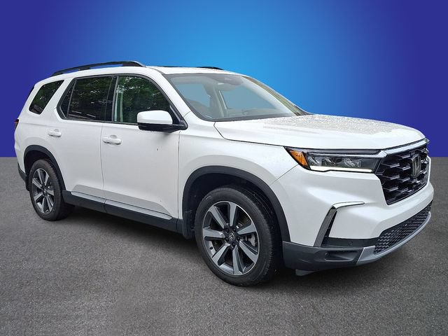 Used 2025 Honda Pilot Touring image 3