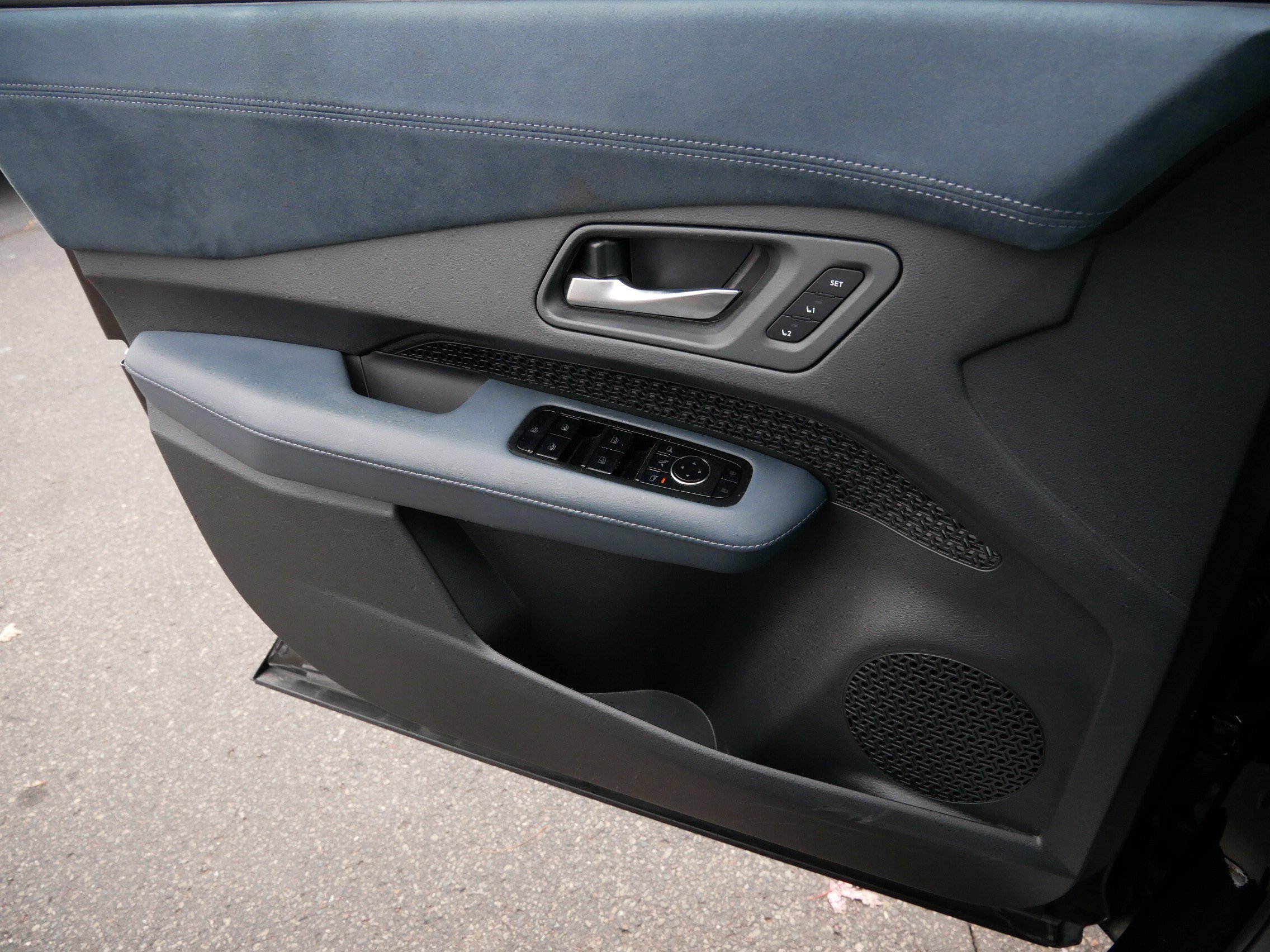 Used 2024 Nissan Ariya PLATINUM+ image 29