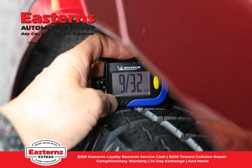 Used 2023 Chrysler Voyager LX FWD image 30