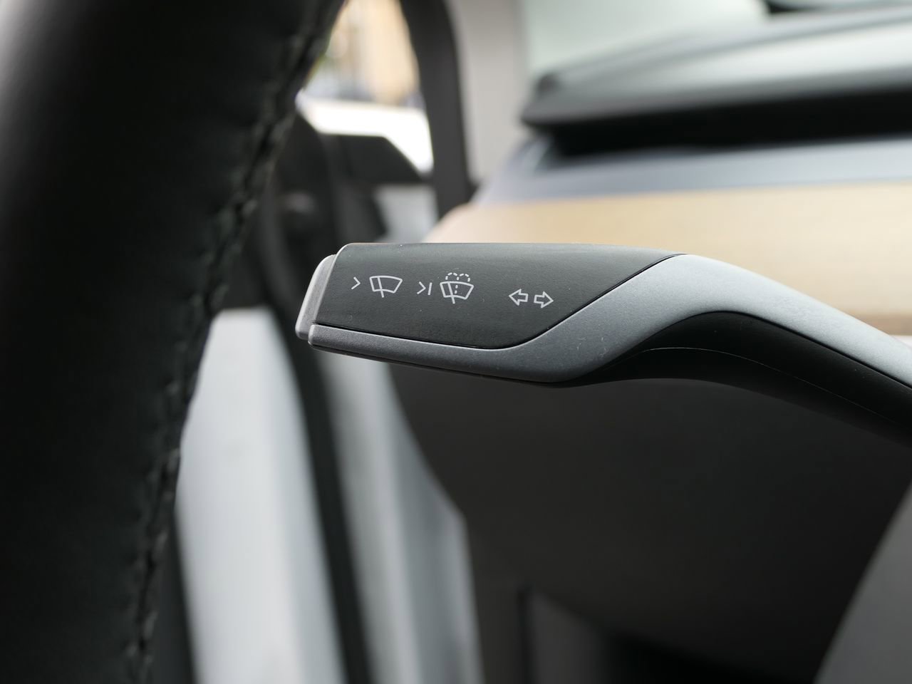 Used 2022 Tesla Model Y Long Range AWD/4WD image 18